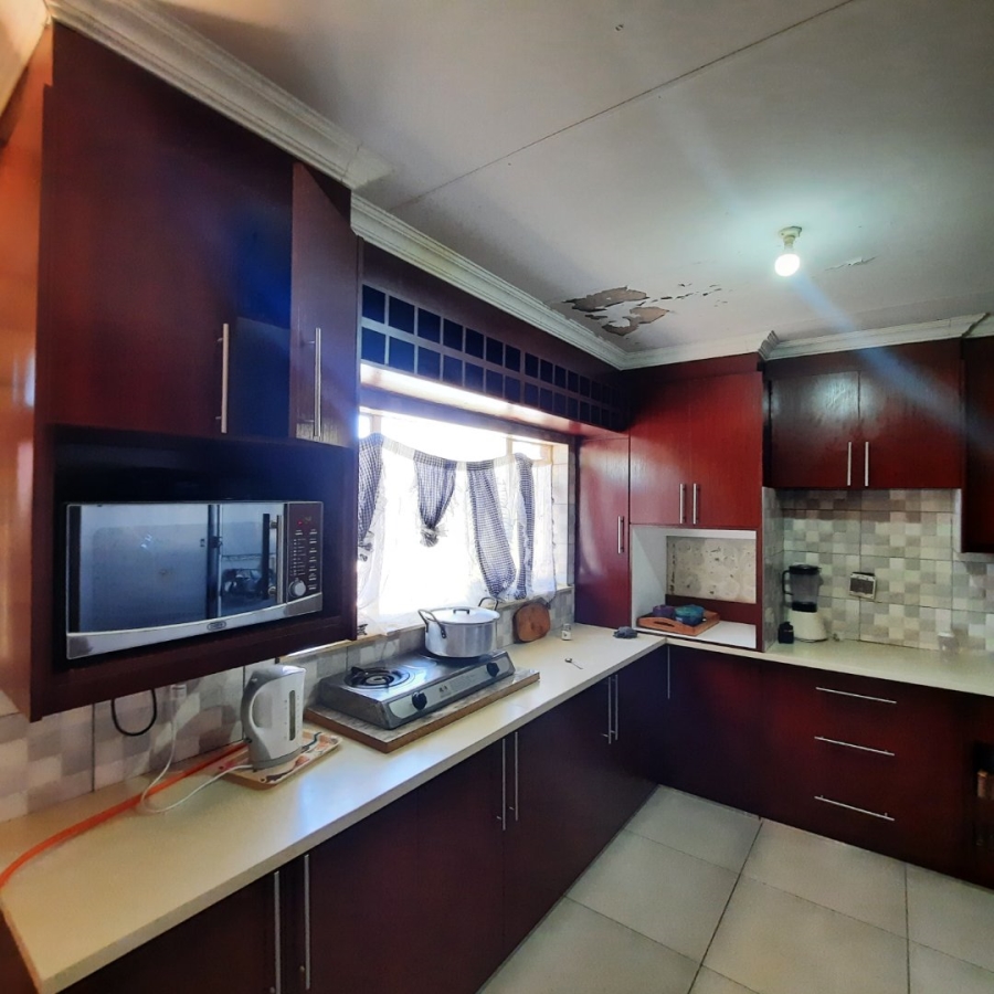 6 Bedroom Property for Sale in Lourierpark Free State